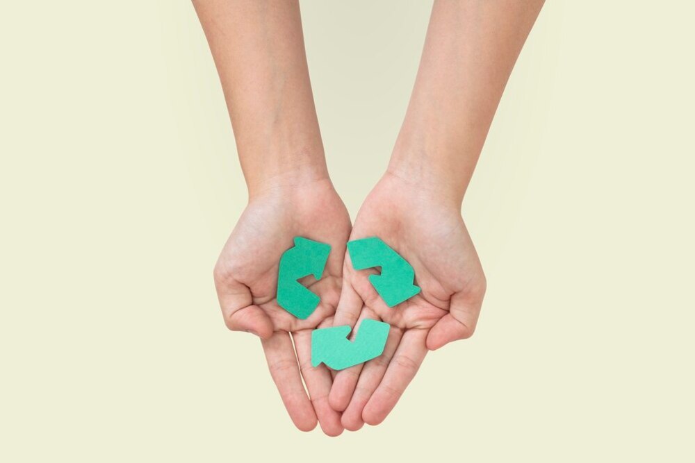 manos-reciclar-salvar-medio-ambiente